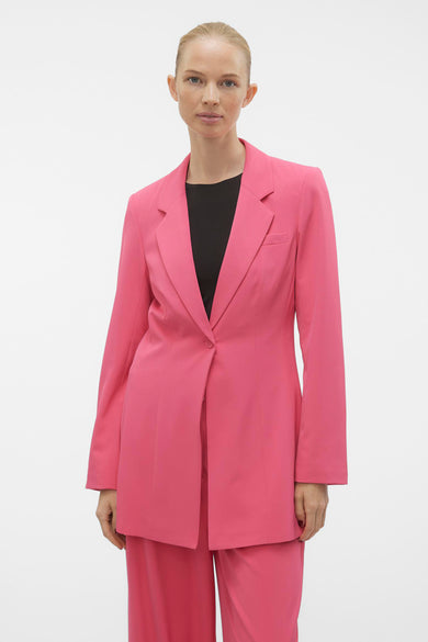 Blazer rose de VERO MODA, vu de l'arrière, associé à une pantalon coordonné.