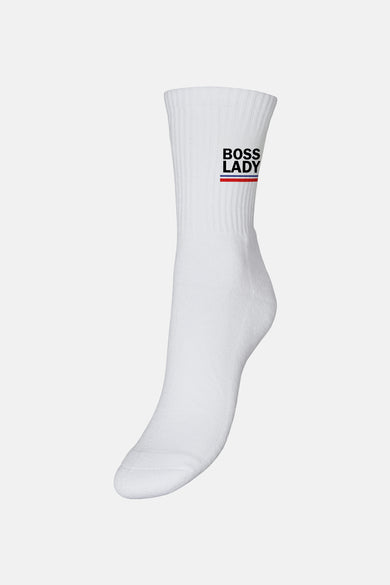 Witte sokken van VERO MODA, met "BOSS LADY" erop gedrukt en streepjes.
