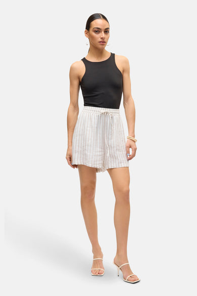 Beige short van VERO MODA, met een gestreept patroon en een trekkoord.