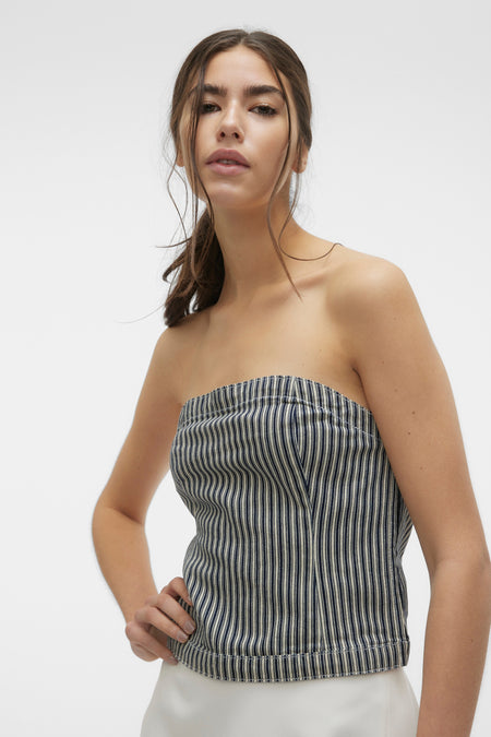 Blouse à rayures bleues de VERO MODA®, avec une coupe sans manches et un col montant.