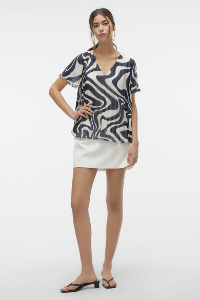 VMKATE S/S V-NECK TOP WVN BTQ