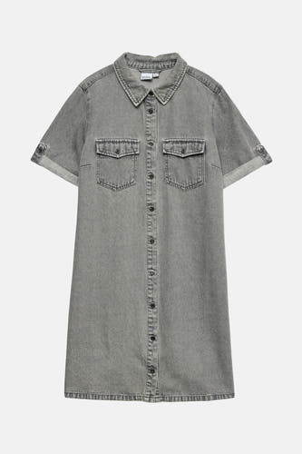 Grijs kleedje met korte mouwen van VERO MODA, met borstzakken en knoopsluiting aan de voorkant.