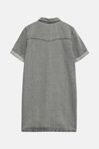 Grijs kleedje met korte mouwen van VERO MODA, met een western-geïnspireerde pasvorm op de rug.