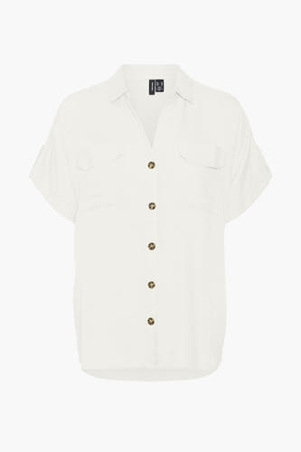 Chemise blanche à manches courtes de VERO MODA®, avec col boutonné et poches poitrine.