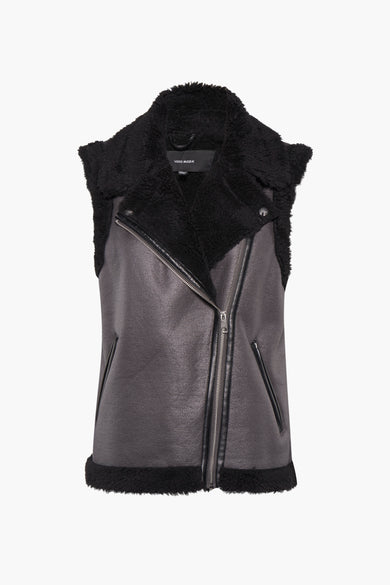 Zwarte bodywarmer van VERO MODA met asymmetrische ritssluiting en zwarte voering van imitatiebont.