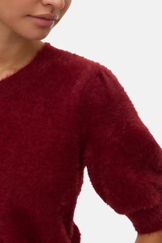 Sweat-shirt rouge avec col rond de Vero Moda, avec des manches longues et une texture douce.