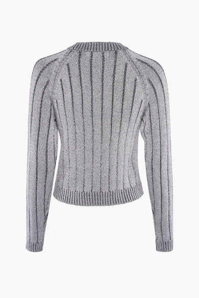 Grijze trui met ronde hals van VERO MODA, met verticale strepen en lange mouwen, gezien van achteren.
