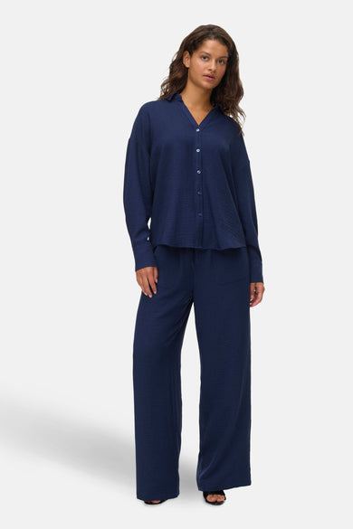 Jean bleu VERO MODA avec des jambes larges et une ceinture élastique.