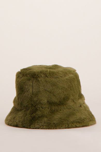 Groene hoed van VERO MODA, met een zachte, harige textuur.
