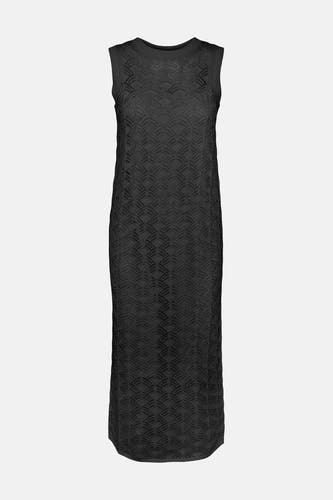 Robe sans manches noire de VERO MODA, avec un motif ondulé ouvert sur toute la longueur.