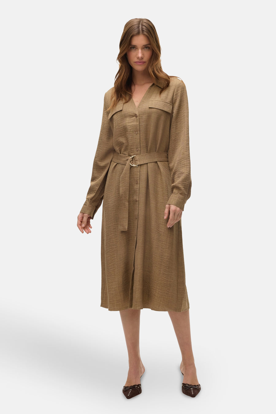Bruine jurk met lange mouwen van VERO MODA®, met riem en zakken.
