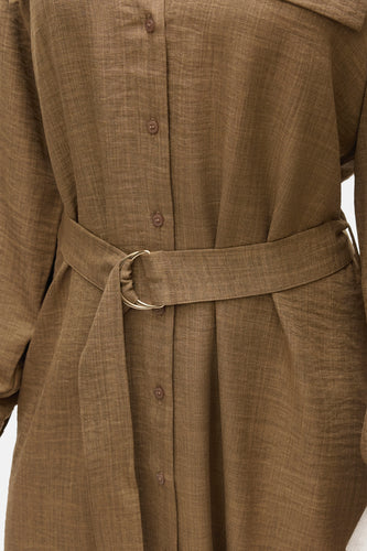 Bruine jurk met lange mouwen van VERO MODA, met knoopsluiting en riem met metalen gesp.