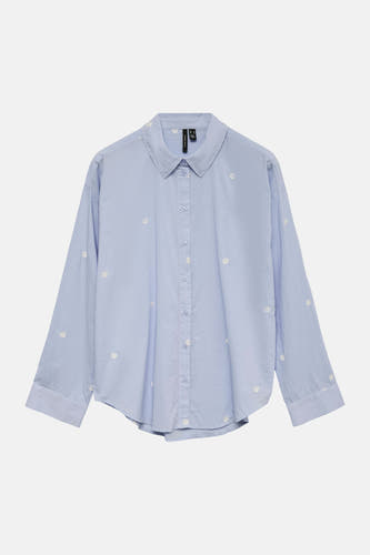 Chemise bleue à manches longues de VERO MODA, avec un motif floral subtil et une fermeture boutonnée.