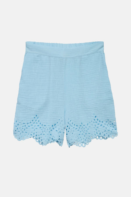 Blauwe short van VERO MODA® met een geperforeerde zoom en een elastische tailleband.

