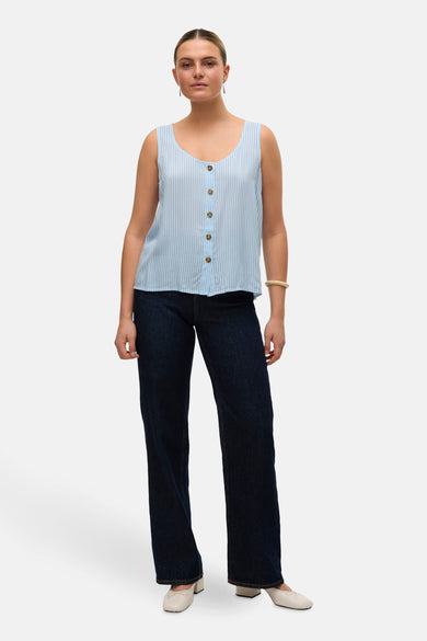 Blauw hemd met korte mouwen van VERO MODA®, met knoopsluiting en verticale strepen.

