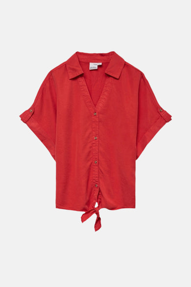 Chemise rouge à manches courtes de VERO MODA, boutonnée devant avec un col ouvert.