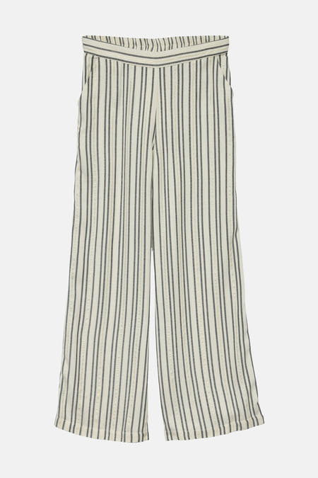 Ecru broek van VERO MODA, met verticale gestreepte print en zakken.
