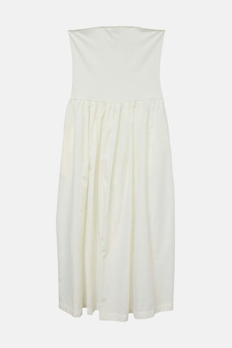 Off-white strapless jurk.