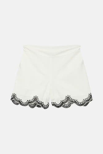 Short blanc de VERO MODA, avec bordure tricotée et ceinture élastique.