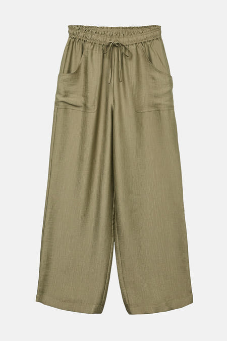 Kaki broek van VERO MODA met elastische tailleband en twee steekzakken.