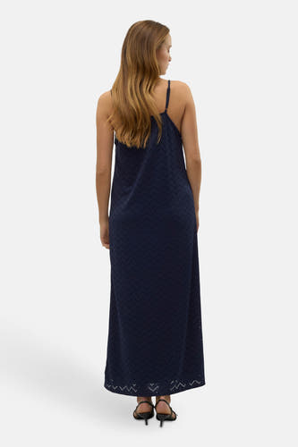 Donkerblauwe mouwloze jurk van Vero Moda, met een zigzagpatroon en spaghettibandjes.