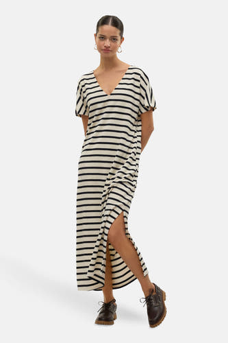 Wit kleedje met korte mouwen van Vero Moda, met een gestreept patroon en een split.
