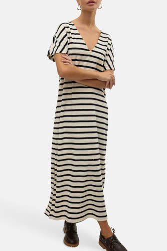 Wit kleedje met korte mouwen van VERO MODA® met zwarte strepen en V-hals.
