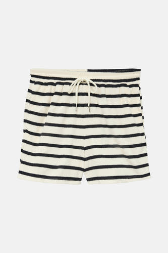 Crème court de VERO MODA, avec un motif à rayures et une ceinture à la taille.