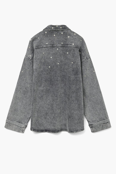 Grijs jeanshemd van VERO MODA, met studs gedecoreerd en lange mouwen, gezien op de achterkant.