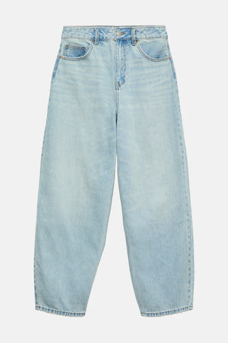 Jean en denim bleu clair à coupe spéciale de VERO MODA®, avec jambes larges et poches classiques.