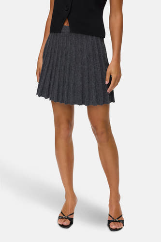 Grijze, korte rok van VERO MODA, met plooien en een golvende zoom.