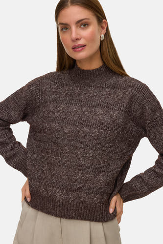 Pull marron avec col montant de VERO MODA®, motif côtelé, manches longues et fond uni.