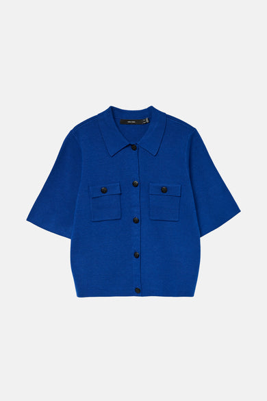 Blauw gilet van VERO MODA met korte mouwen, knoopsluiting en twee zakken op de borst.