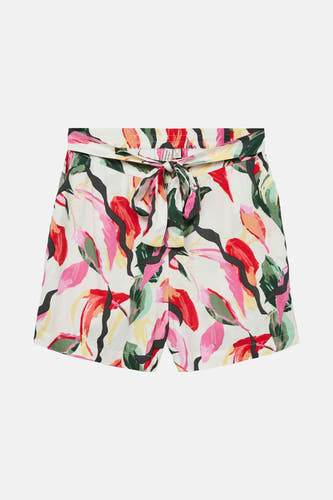 Multikleurige short van VERO MODA met bladprint en strikceintuur.
