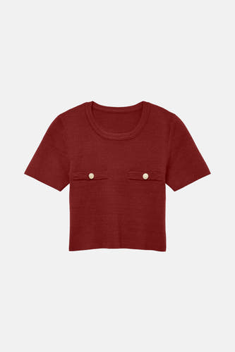 Bordeauxkleurige trui van VERO MODA, met korte mouwen en twee decoratieve goudkleurige knopen.
