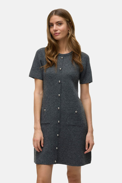 Grijs kleedje met korte mouwen van VERO MODA®, met zilveren knopen en opgestikte zakken.