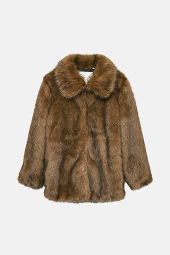 Bruine korte jas van VERO MODA® met een zachte faux fur textuur en kraag.
