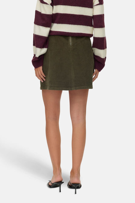 VMKATA HR CORDUROY PLEATED SKIRT