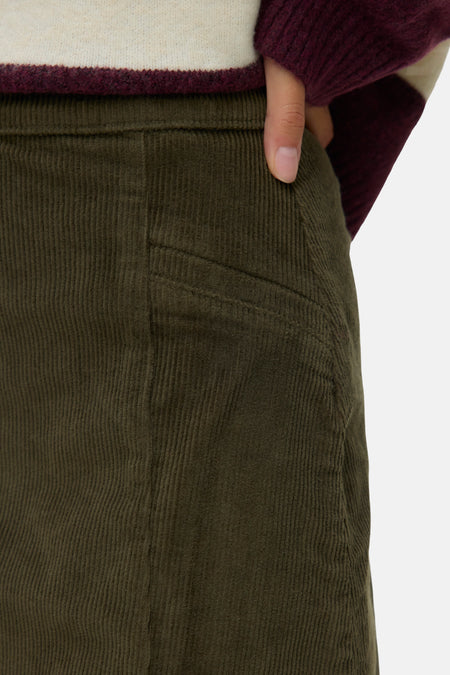 VMKATA HR CORDUROY PLEATED SKIRT