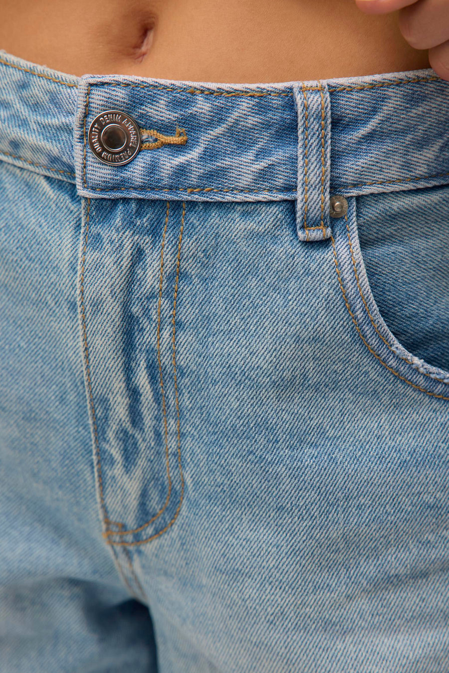 Short - light blue denim