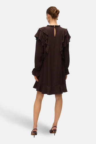 Bruine jurk met lange mouwen van VERO MODA®, met ruches en een sleutelgatdetail op de rug.
