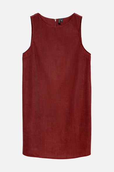 Rode corduroy kleedje van Vero Moda, een mouwloos model met een subtiele textuur.