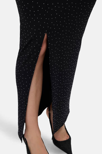 Robe sans manches noire de VERO MODA, avec des rayures et une fente.