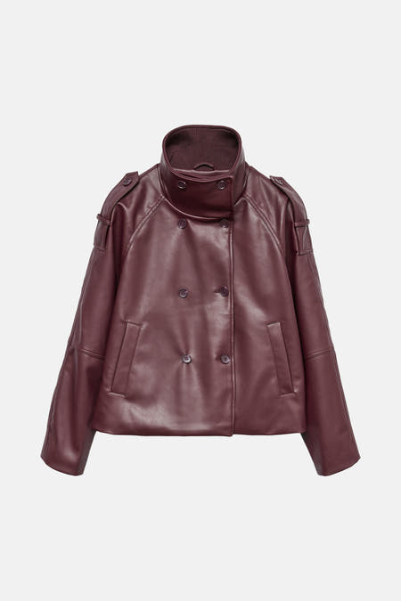 Paarse korte jas van VERO MODA, met een dubbele knoopsluiting en een hoge kraag.