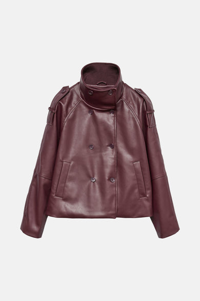 Paarse korte jas van VERO MODA, met een dubbele knoopsluiting en een hoge kraag.