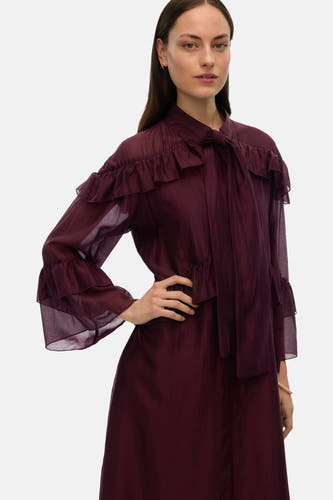 Paarse jurk met lange mouwen van VERO MODA®, voorzien van ruches en een strik rond de hals.