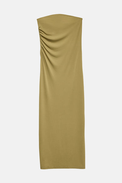 Robe verte sans manches de Vero Moda, avec détail drapé sur un côté.