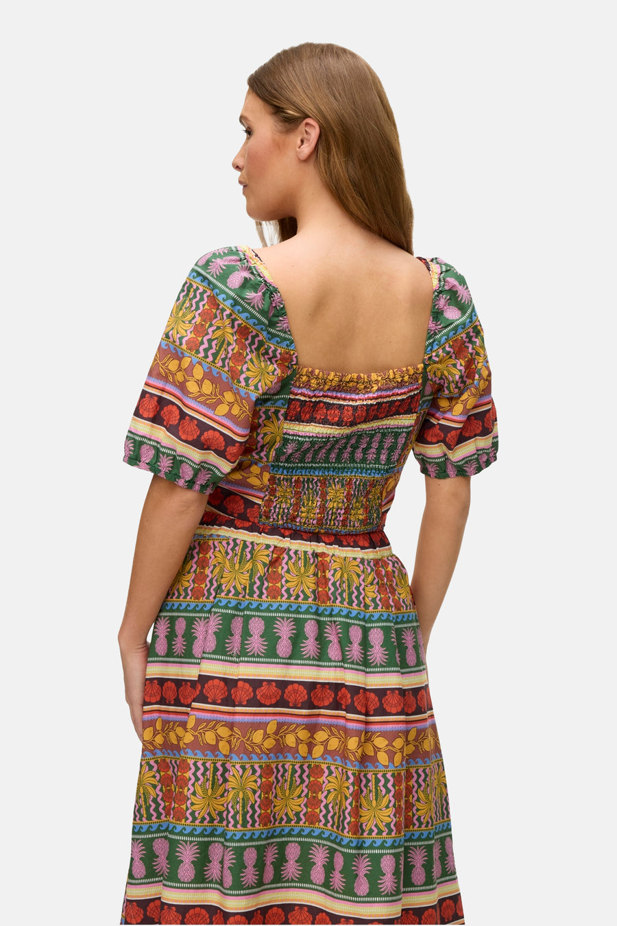 Multicolor T-shirt van VERO MODA®, met een kleurrijk tropisch patroon en korte mouwen.
