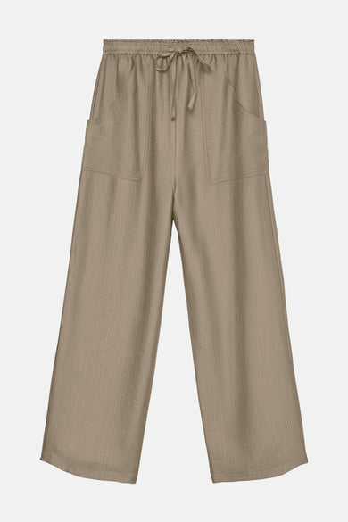 Zilverkleurige broek van VERO MODA, met zakken en een gestructureerde stof, op een witte achtergrond.
