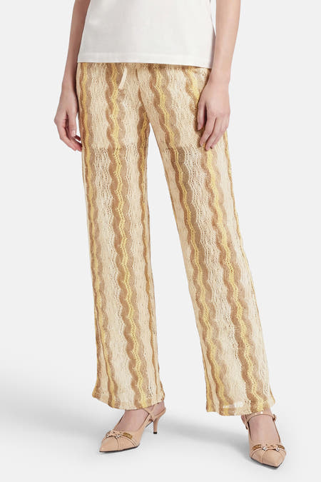 Multicolor broek van VERO MODA® met golvende strepen in beige en gele tinten, van opengewerkt breisel.